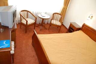 Отель Hotel Belvedere Клуж-Напока Двухместный номер с 1 кроватью или 2 отдельными кроватями-5